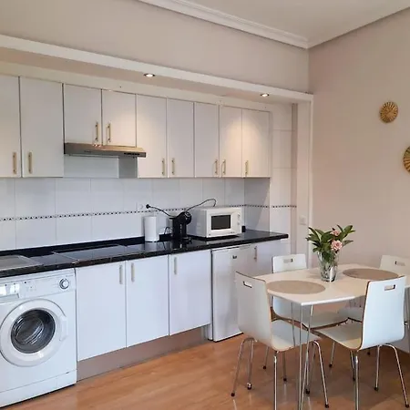 Castilla 30 Bis - Parking Publico Gratuito 아파트